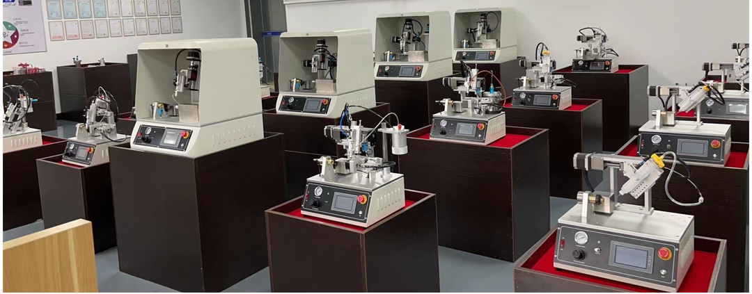 新款螺紋機上線了，操作很更簡單，適合于內螺紋，外螺紋，微小螺紋的涂膠